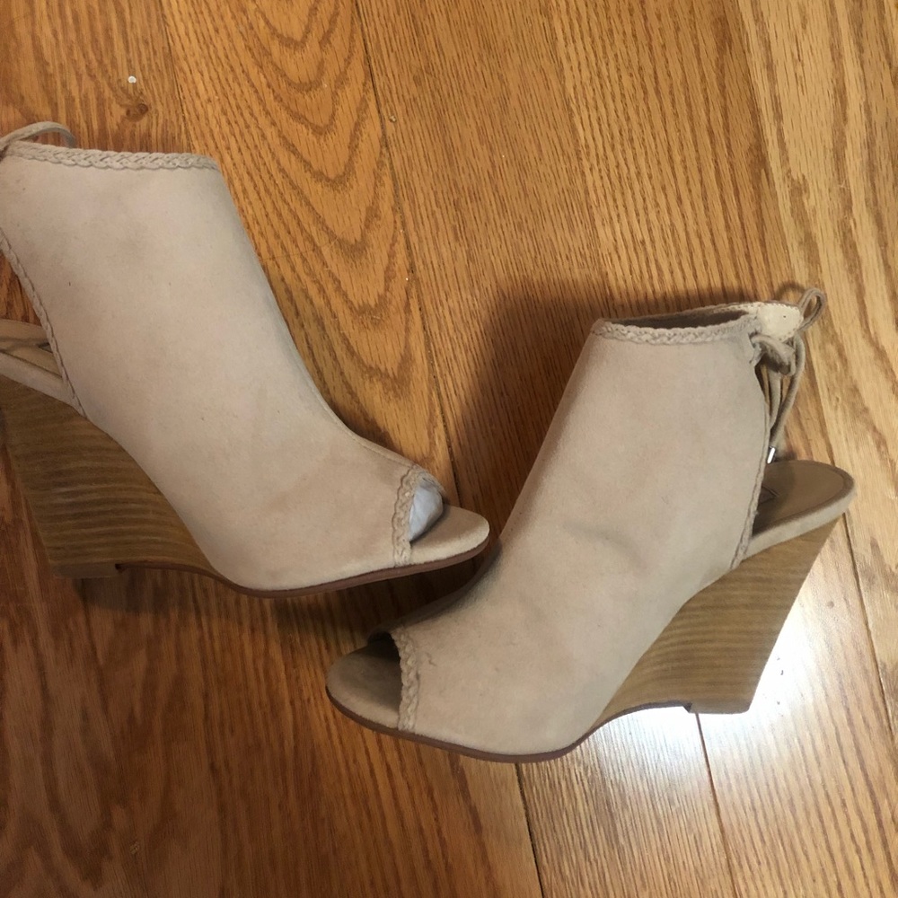 Brand new, never worn! Chinese Laundry wedges